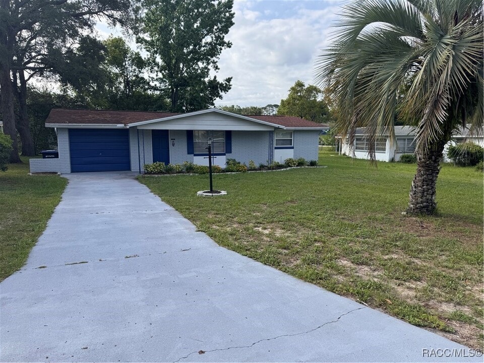105 S Lincoln Ave in Beverly Hills, FL - Building Photo