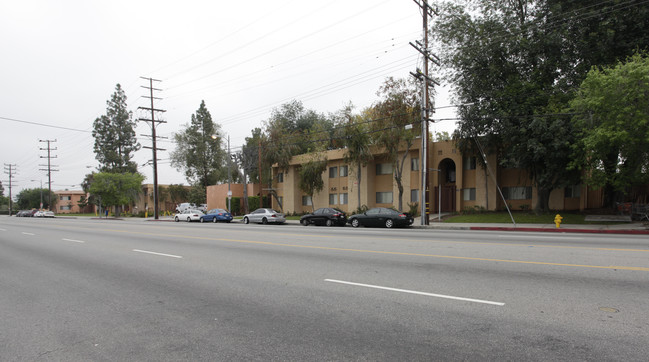 De Soto Gardens in Canoga Park, CA - Building Photo - Building Photo