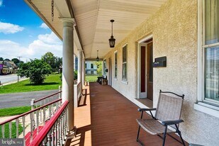 445 E Main St in Collegeville, PA - Building Photo