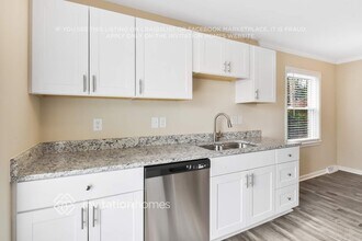 7311 Riding Trail Rd in Charlotte, NC - Foto de edificio - Building Photo