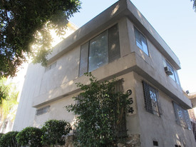 964 S Harvard Blvd in Los Angeles, CA - Foto de edificio - Building Photo