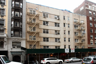 29 W 64th St in New York, NY - Building Photo - Building Photo