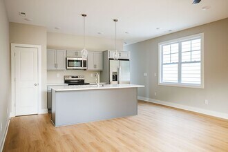 966 Samuel St in Louisville, KY - Building Photo - Building Photo