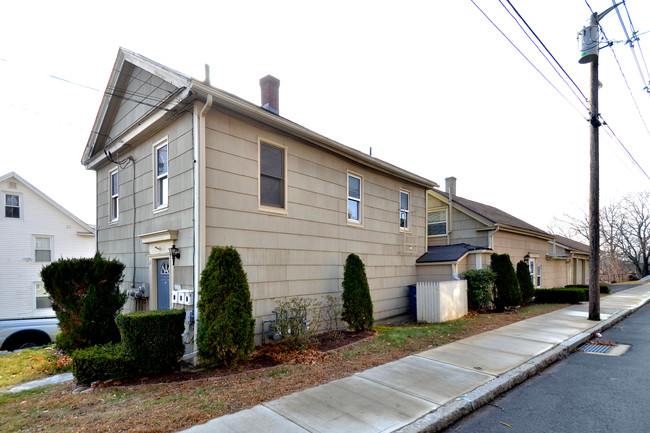 27 Cottage St in Vernon Rockville, CT - Building Photo - Building Photo