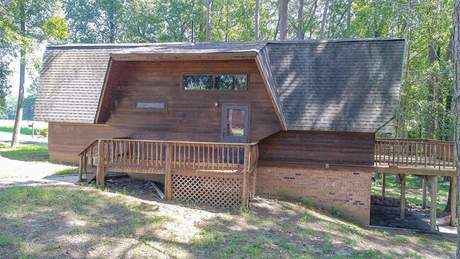 9313 Pole Run Rd in Disputanta, VA - Foto de edificio - Building Photo