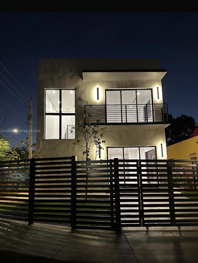 2411 SW 16th Ter in Miami, FL - Building Photo - Building Photo