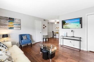 Pines of Ashton in Raleigh, NC - Foto de edificio - Building Photo