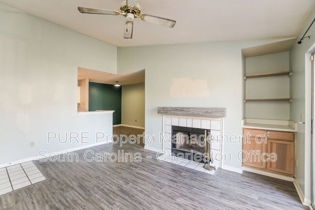 2011 N Hwy 17 in Mount Pleasant, SC - Building Photo - Building Photo