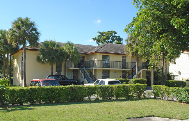 3502-3512 N.W. 114th Ln in Coral Springs, FL - Foto de edificio - Building Photo