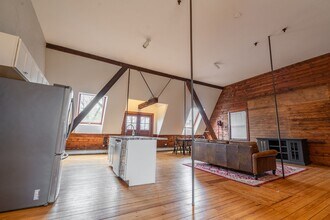 259-261 Norwood Ave in Cranston, RI - Building Photo - Building Photo