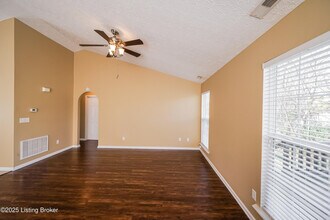 7813 Bridlewood Pl in Louisville, KY - Foto de edificio - Building Photo