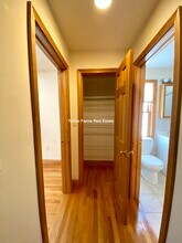 241 W 3rd St, Unit 2 in Boston, MA - Foto de edificio - Building Photo
