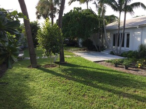 246 Merrain Rd in Palm Beach, FL - Building Photo - Building Photo