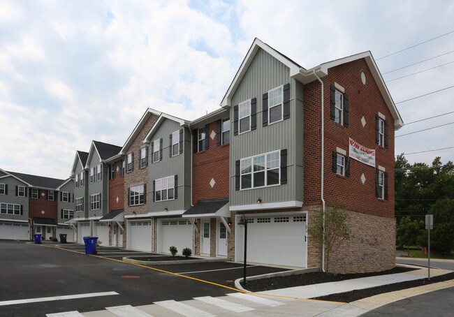 South Main Commons in Newark, DE - Foto de edificio - Building Photo