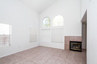 1424 N Astronomy Cir in Las Vegas, NV - Building Photo - Building Photo