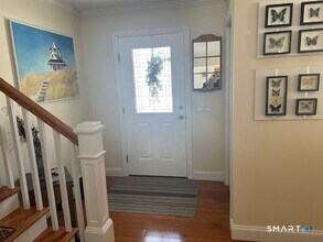 51 W Lake Ave in Guilford, CT - Building Photo - Building Photo