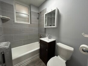6950 N Ashland Blvd, Unit 105 in Chicago, IL - Foto de edificio - Building Photo
