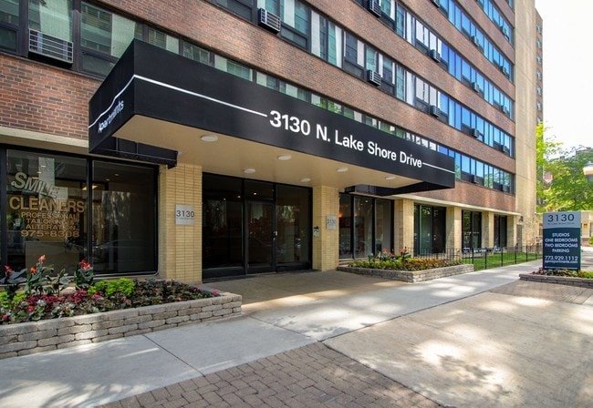 3130 N. Lake Shore Drive in Chicago, IL - Foto de edificio - Building Photo