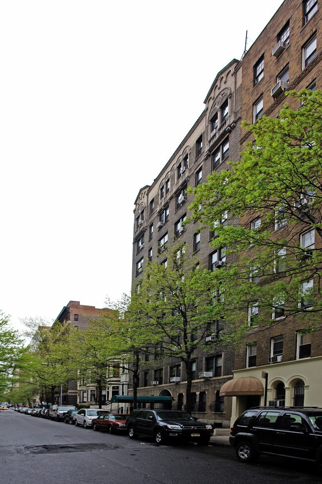 334 W 87th St in New York, NY - Building Photo - Building Photo