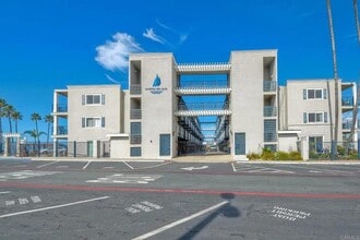 1202 N Pacific St in Oceanside, CA - Building Photo - Building Photo