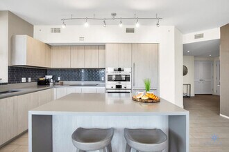 4010 S Ocean Dr in Hollywood, FL - Building Photo - Building Photo