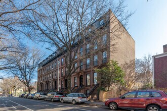 166 Lafayette Ave in Brooklyn, NY - Foto de edificio - Building Photo