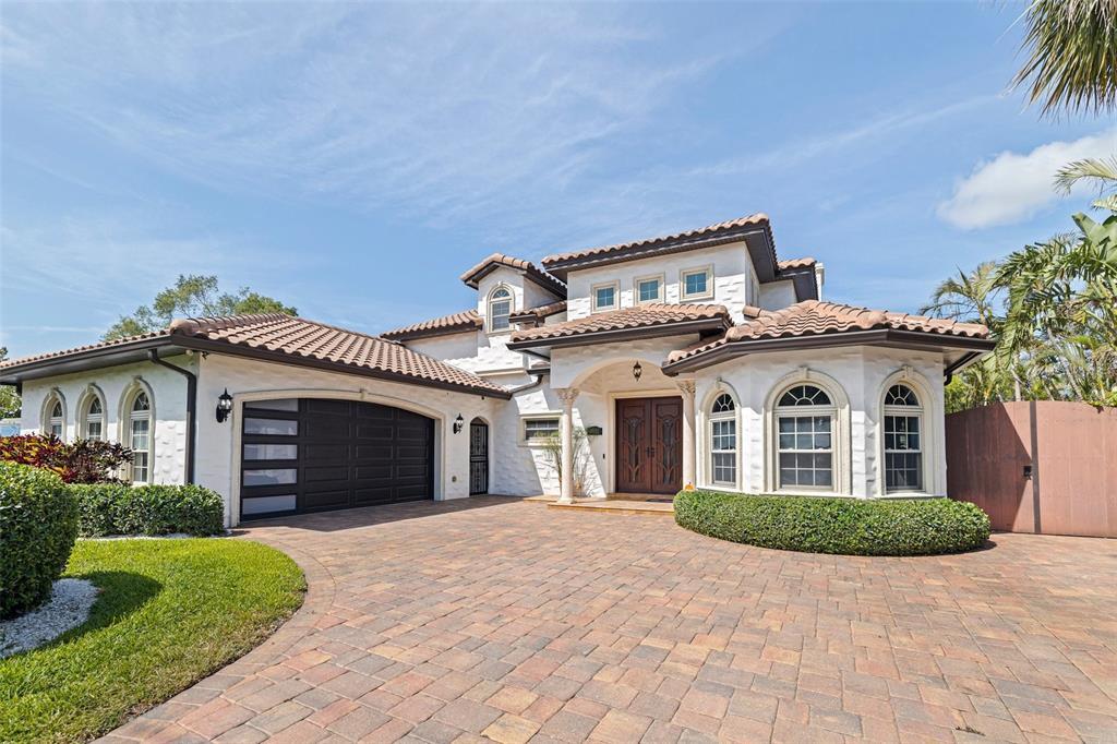3931 Pompano Dr SE in St. Petersburg, FL - Building Photo