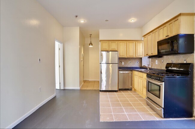 314 Paterson Plank Rd-Unit -1B in Union City, NJ - Building Photo - Building Photo