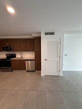 1234 NW 8th Ct, Unit B19 in Miami, FL - Building Photo - Building Photo