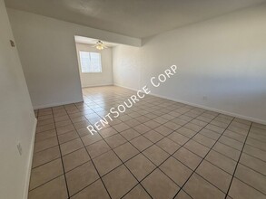 4318 Ave L 2 in Quartz Hill, CA - Building Photo - Building Photo