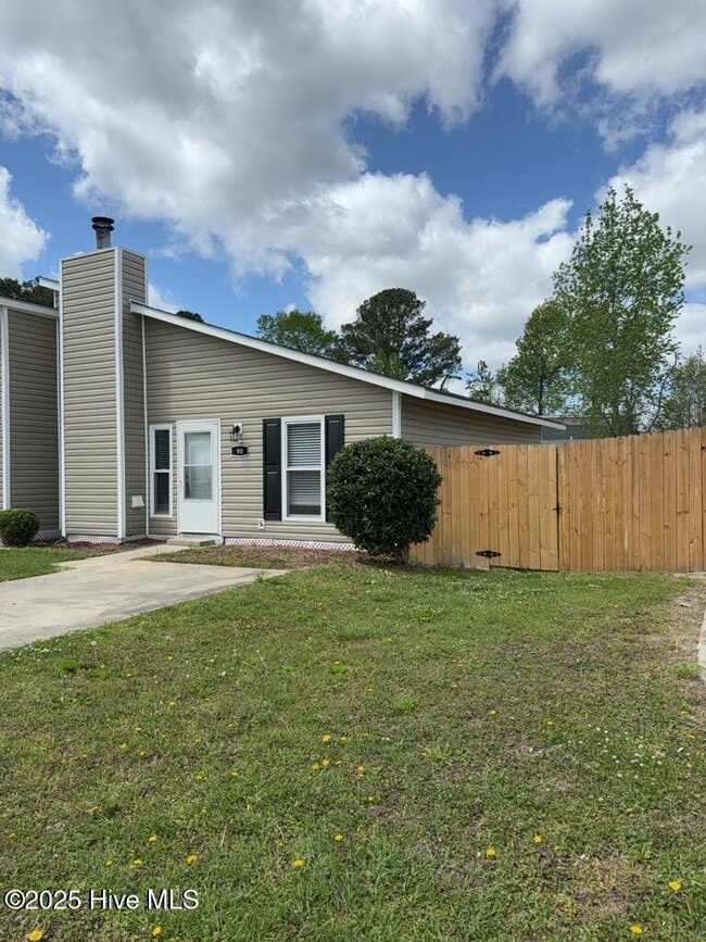 90 White Oak Blvd in Jacksonville, NC - Building Photo - Building Photo