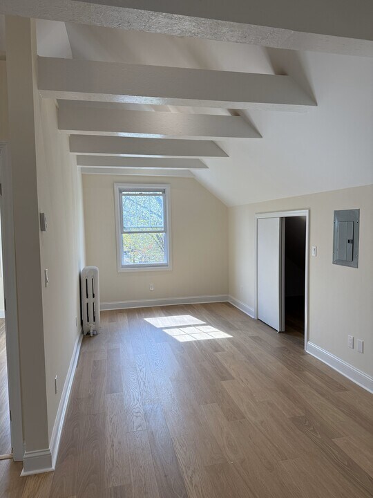 12 Thomas Pl in New Rochelle, NY - Building Photo