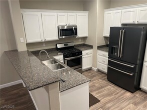 1525 Spiced Wine Ave in Henderson, NV - Building Photo - Building Photo