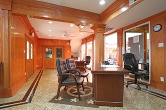 Falls of Town Park in Houston, TX - Foto de edificio - Interior Photo