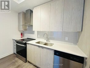 55 Duke St W in Kitchener, ON - Building Photo - Building Photo