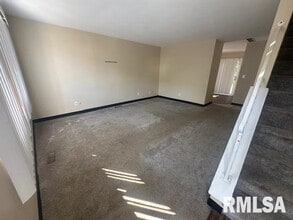 1331 W Jeth Ct in Peoria, IL - Building Photo - Building Photo