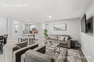 10965 Gillette St in Overland Park, KS - Building Photo - Building Photo