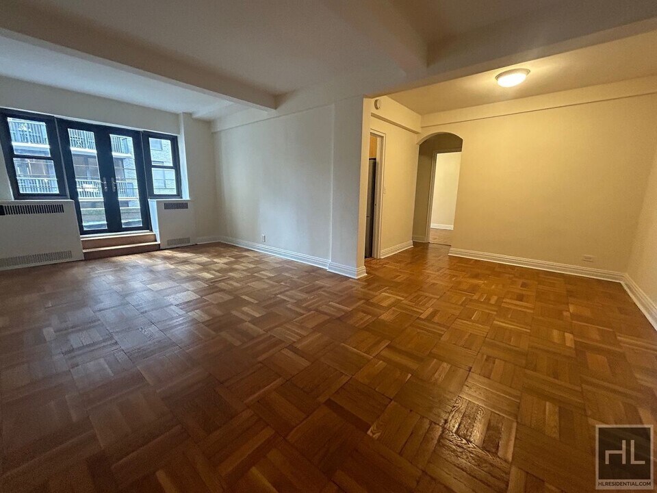 EAST 56 STREET in New York, NY - Building Photo