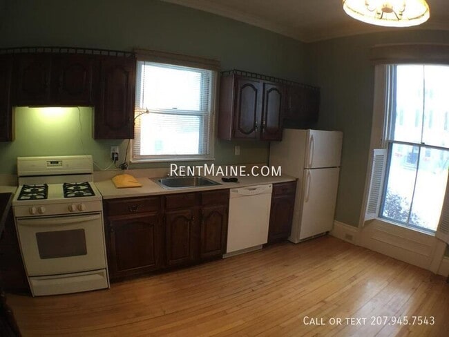 269 French St, Unit A in Bangor, ME - Foto de edificio - Building Photo