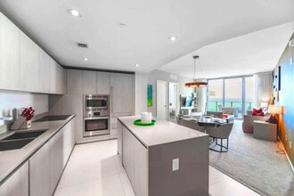 4111 S Ocean Dr in Hollywood, FL - Building Photo - Building Photo