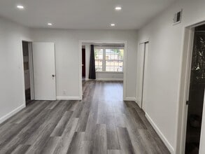 13522 Castana Ave in Downey, CA - Foto de edificio - Building Photo