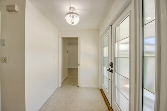 1757 Coral Way in North Fort Myers, FL - Foto de edificio - Building Photo