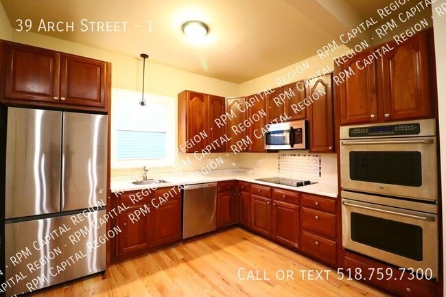 39 Arch St in Green Island, NY - Building Photo - Building Photo