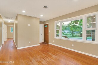 300 Long Acres Dr in Jacksonville, NC - Building Photo - Building Photo