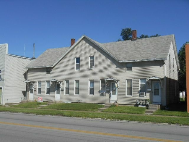 1834 Rockingham Rd in Davenport, IA - Foto de edificio