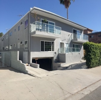 1010 N Crescent Heights Blvd in Los Angeles, CA - Building Photo