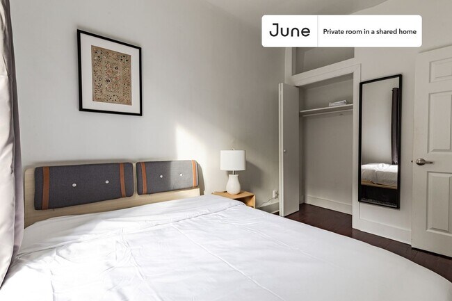 Private bedroom in 3 bed/1 bath Home in New York, NY - Building Photo - Building Photo