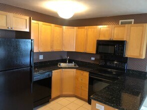 430 Kaiolu St in Honolulu, HI - Building Photo - Building Photo