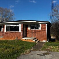 2103 McBrien Rd in East Ridge, TN - Building Photo