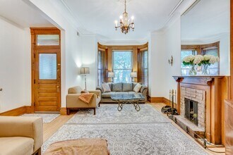 921 W Newport Ave, Unit J07P in Chicago, IL - Foto de edificio - Building Photo